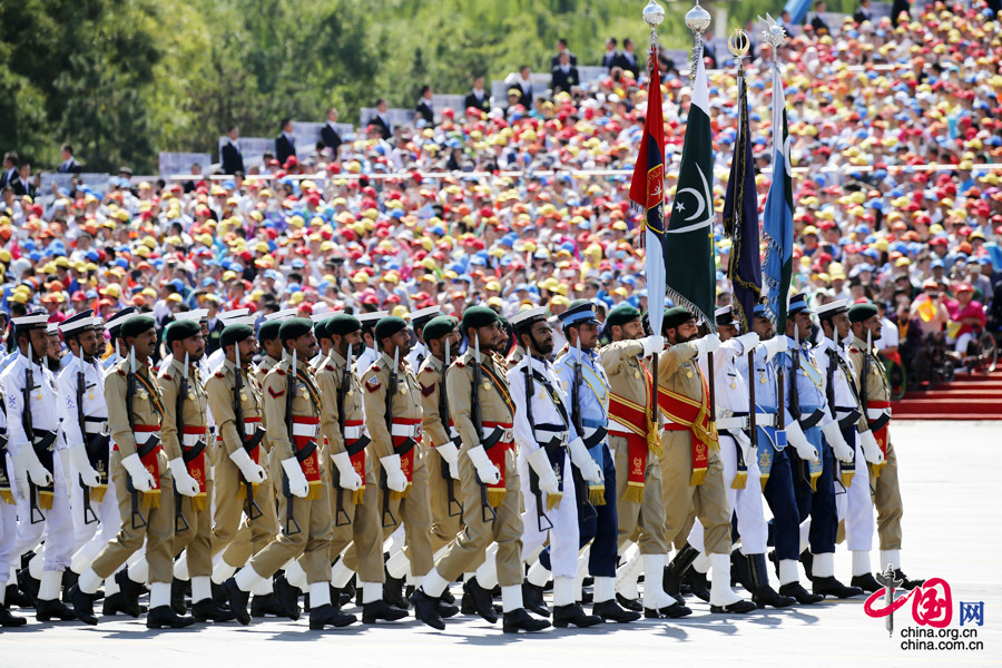 9月3日，中國人民抗日戰爭暨世界反法西斯戰爭勝利70周年紀念大會在北京隆重舉行，有11個國家派方隊、6個國家派代表隊來華參加閱兵。圖為巴基斯坦武裝力量方隊通過天安門廣場。中國網記者 楊佳攝